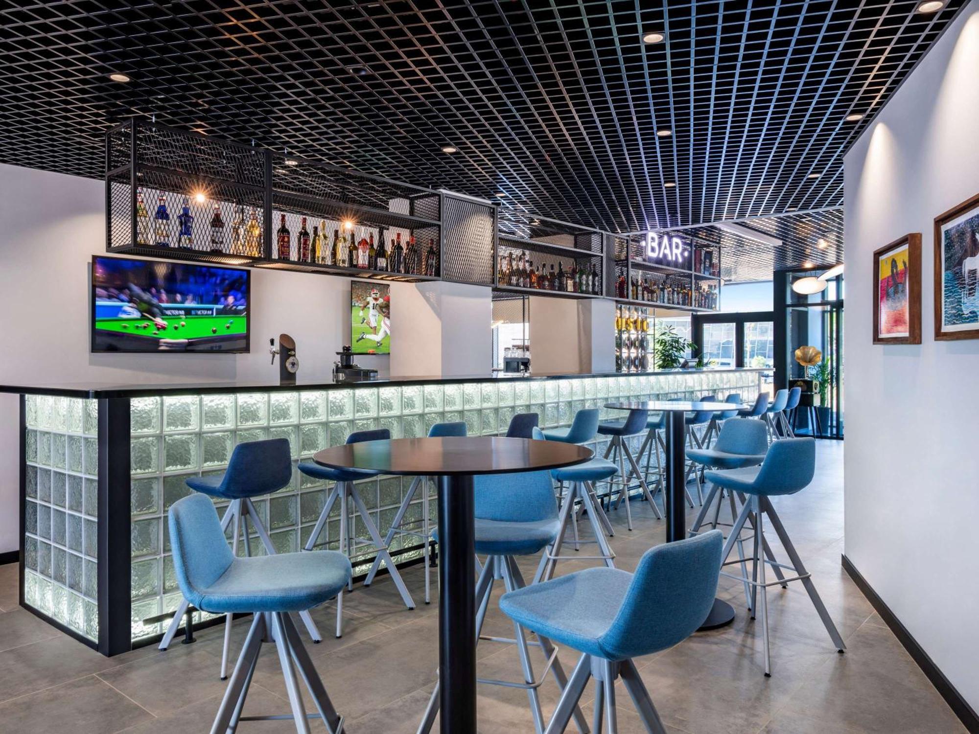 ホテル Ibis Tbilisi Airport エクステリア 写真