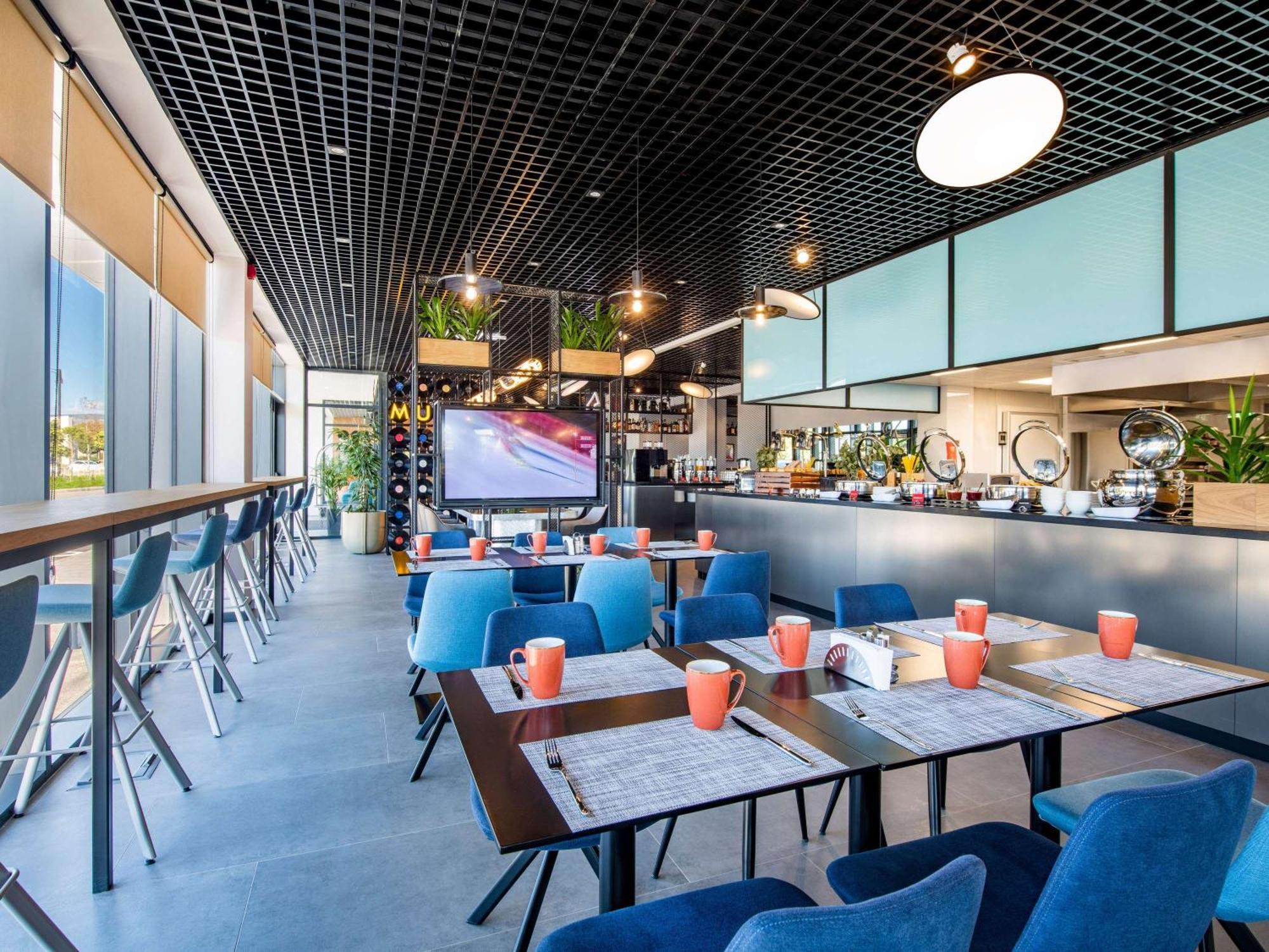 ホテル Ibis Tbilisi Airport エクステリア 写真